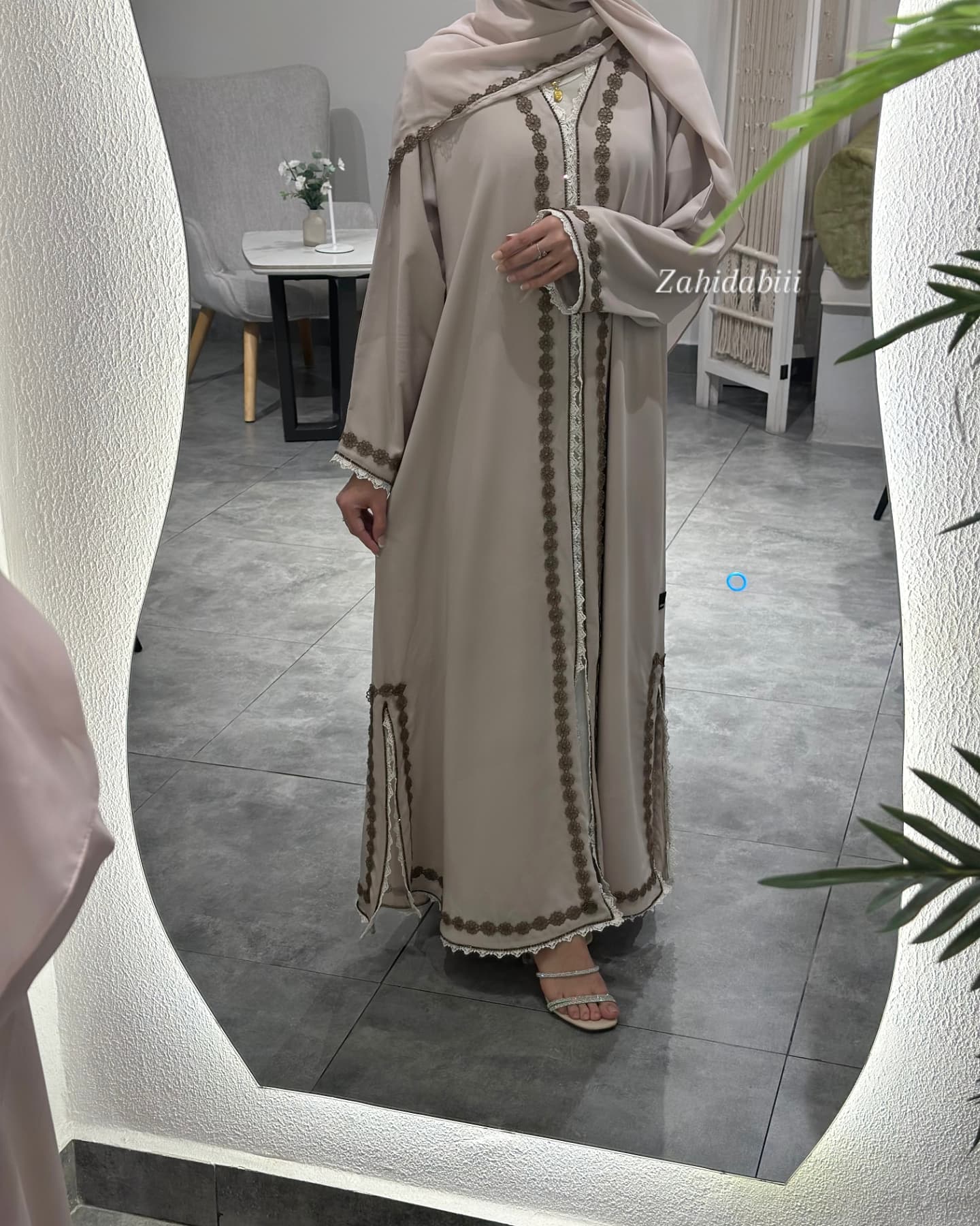 Abaya Chic & Modest: Designer Lace Abayas for Every Occasion