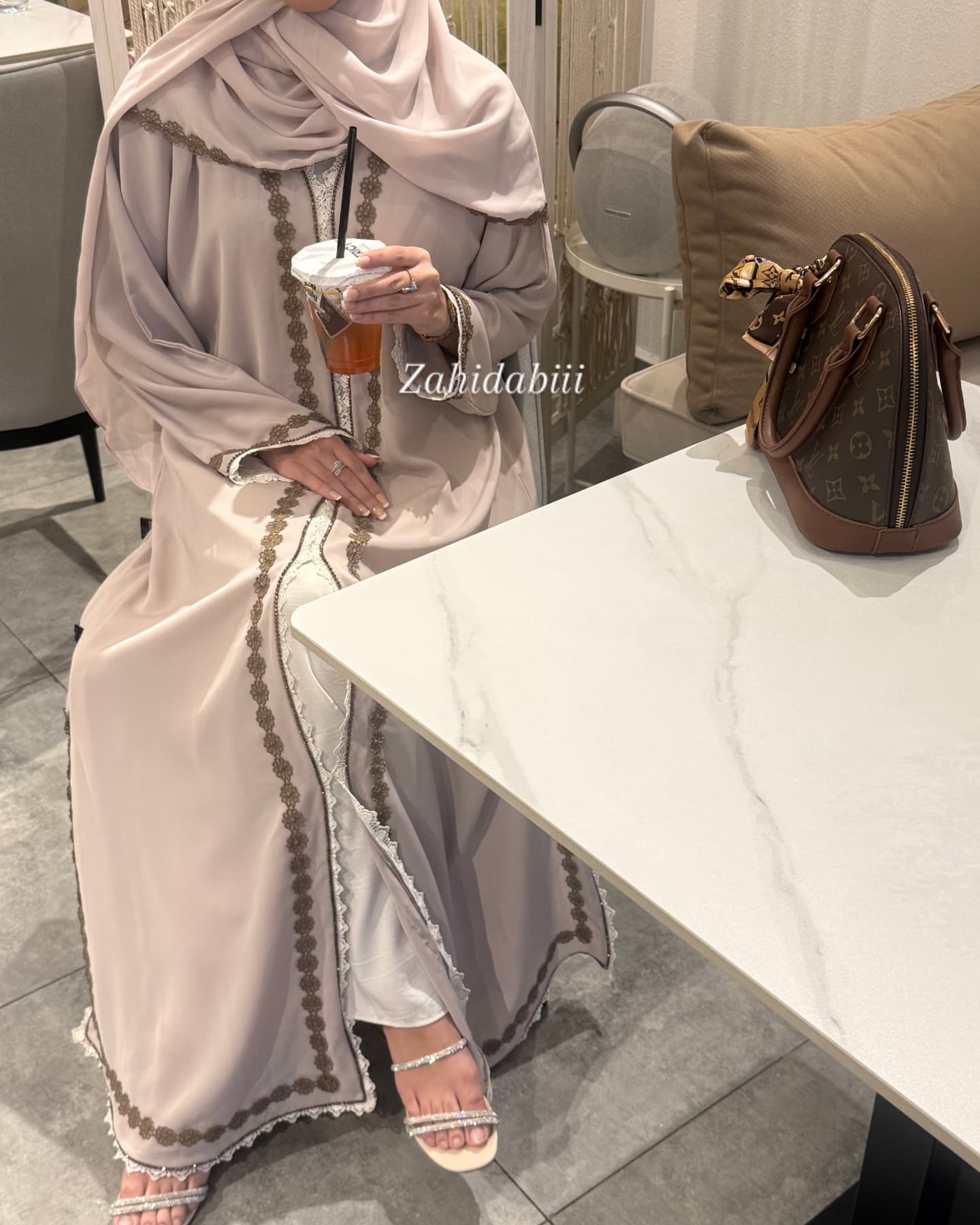 Abaya Chic & Modest: Designer Lace Abayas for Every Occasion