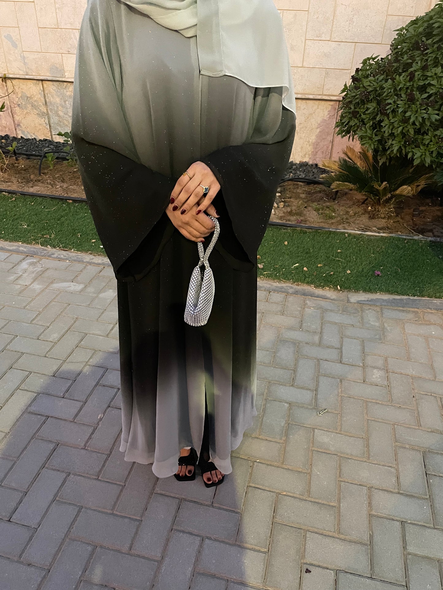 "Ombre Chiffon Abaya in Green to Light Shade" Z111
