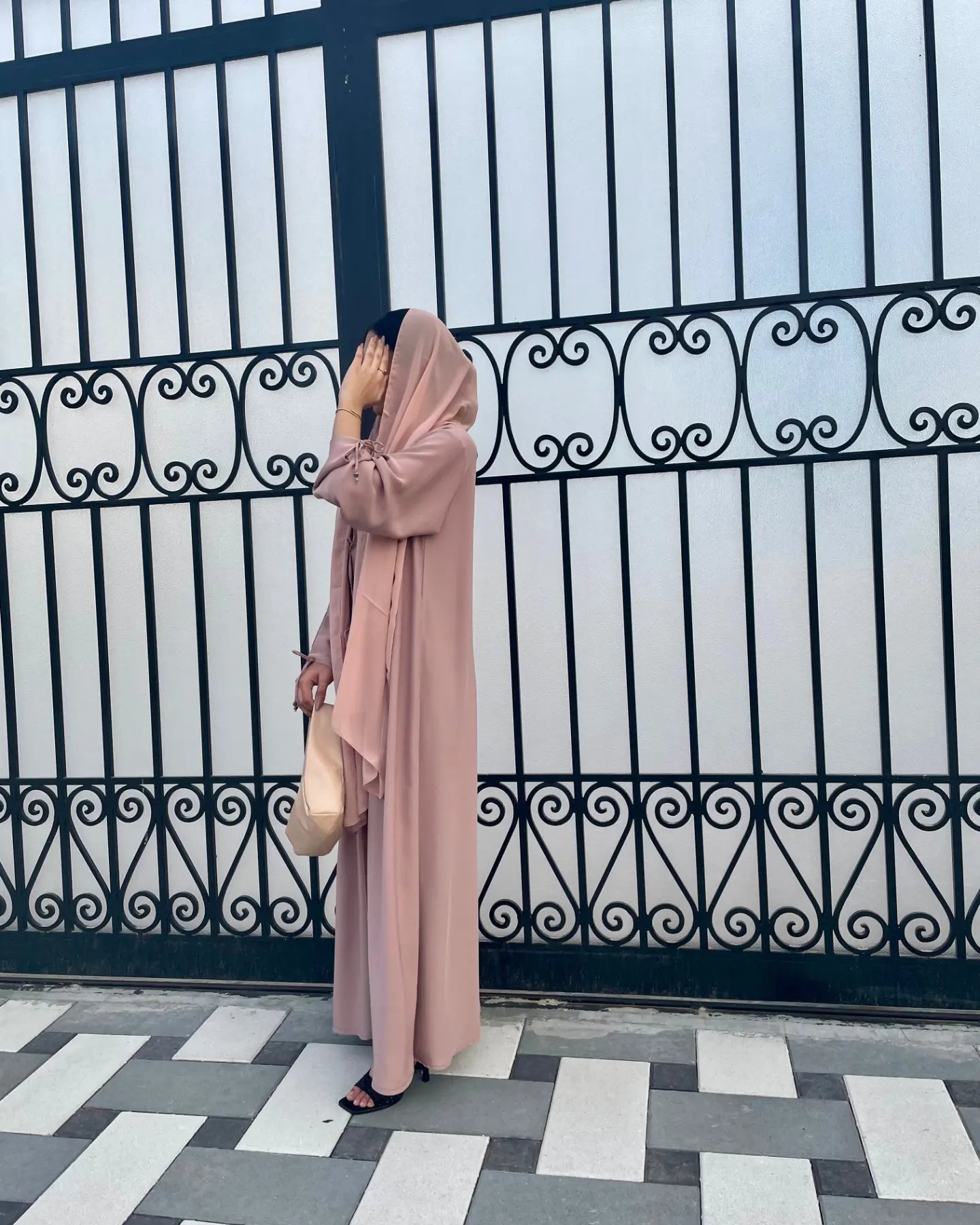 "Nada Abaya with Collar in Blush Pink" Z127