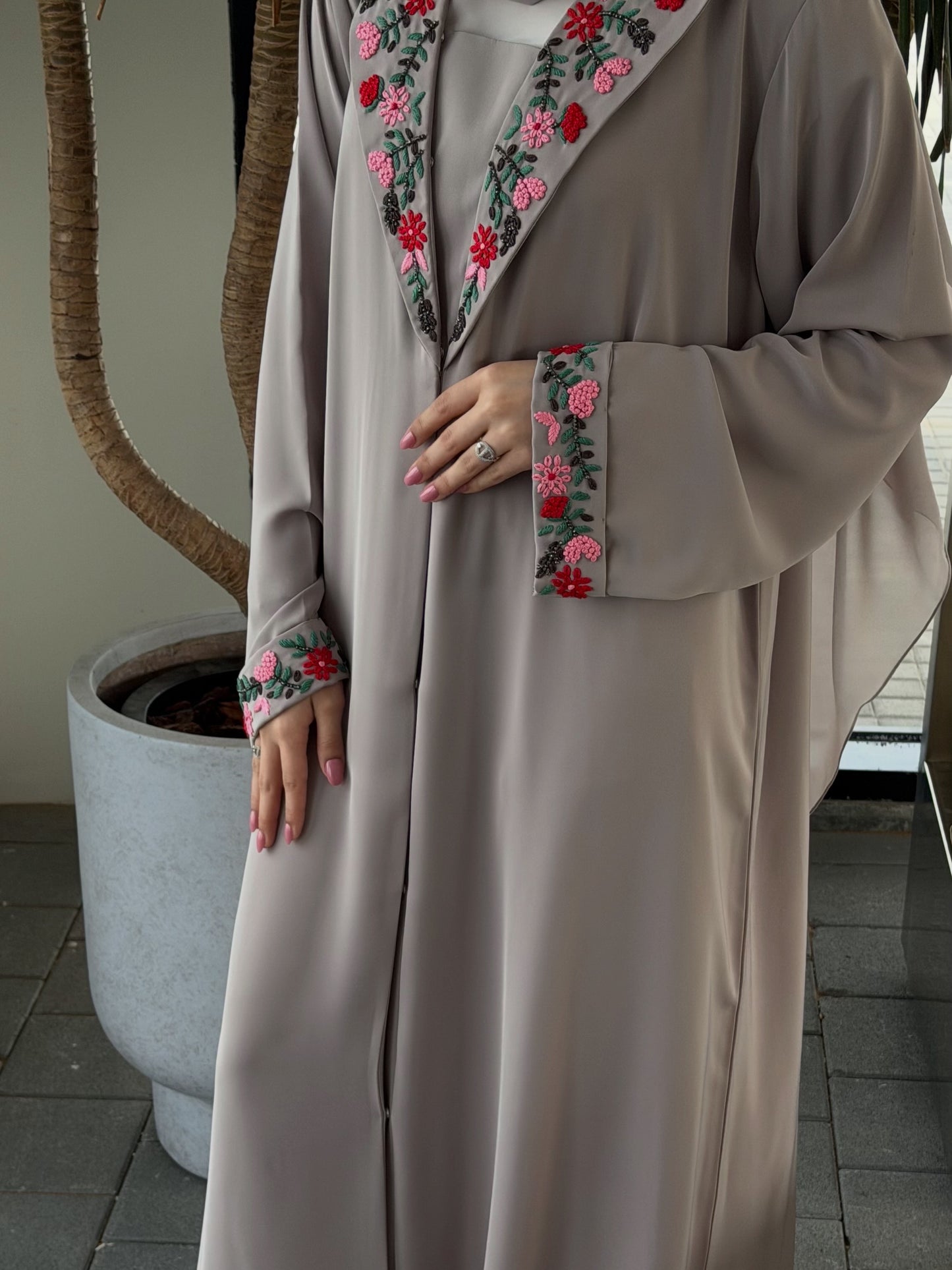 Designer Floral Embroidered Abaya – Luxury Modest Wear Open Front Abaya