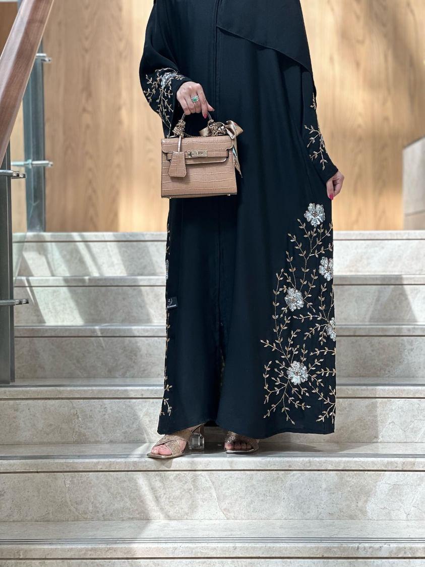 Abaya Dubai Style with Beautiful Side Handwork in Traditional Arabic Design Z104