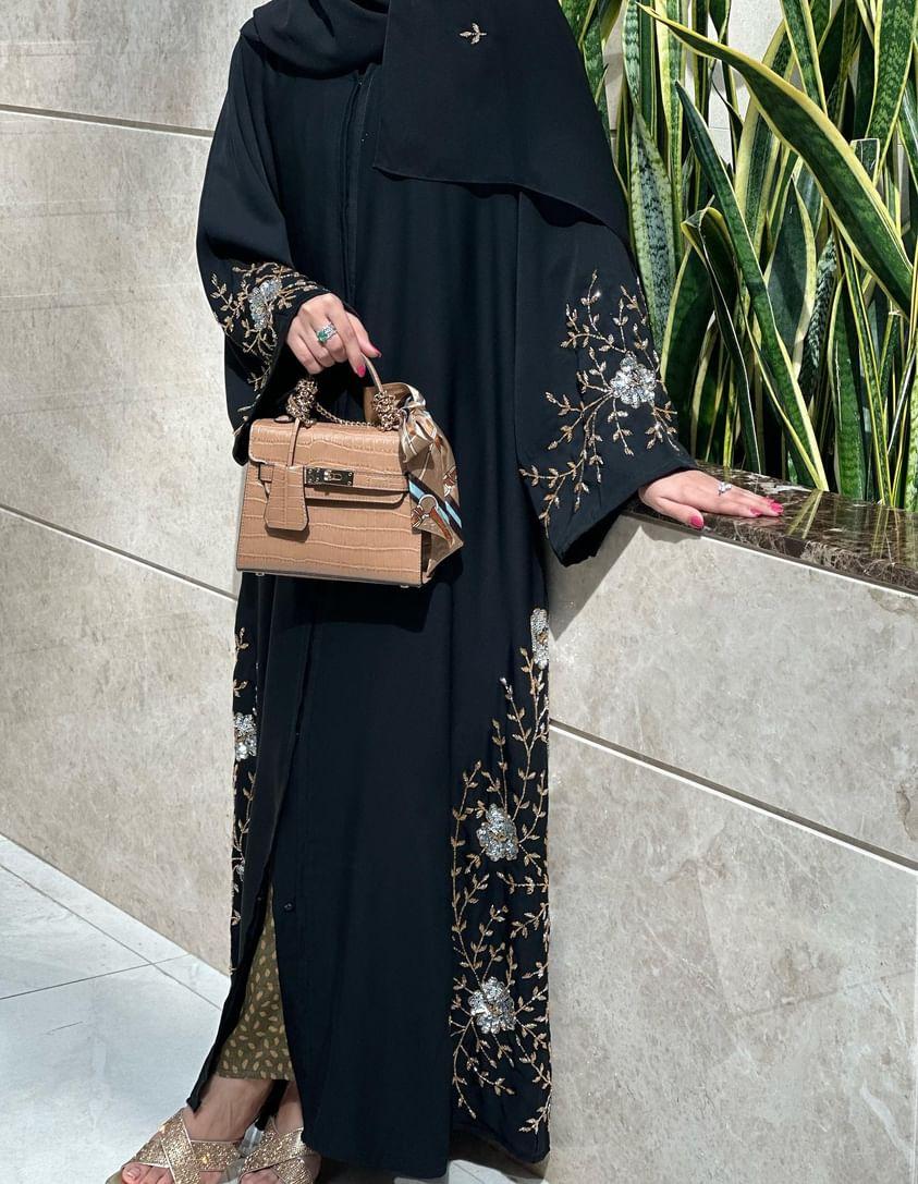 Abaya Dubai Style with Beautiful Side Handwork in Traditional Arabic Design Z104