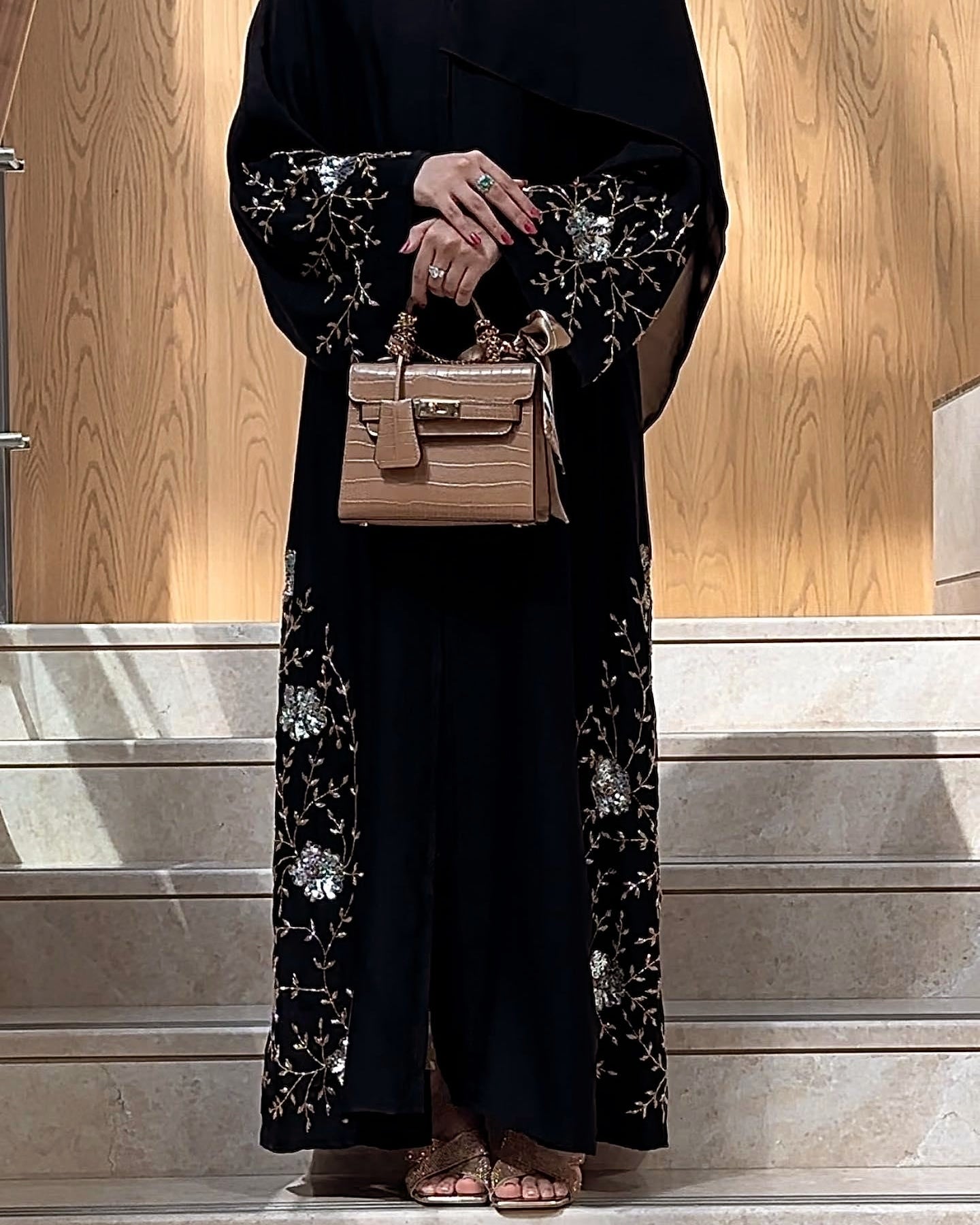 Abaya Dubai Style with Beautiful Side Handwork in Traditional Arabic Design Z104