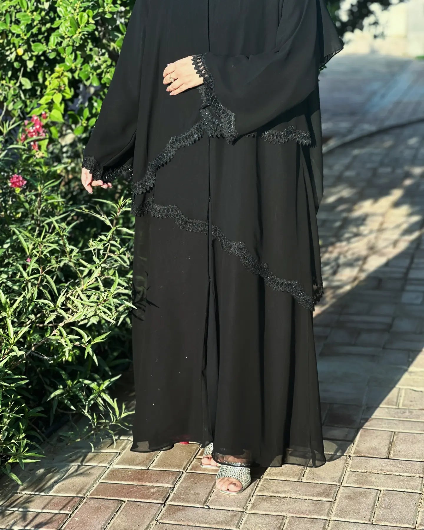 Premium Lace-Trimmed Black Abaya – Modern Modest Wear