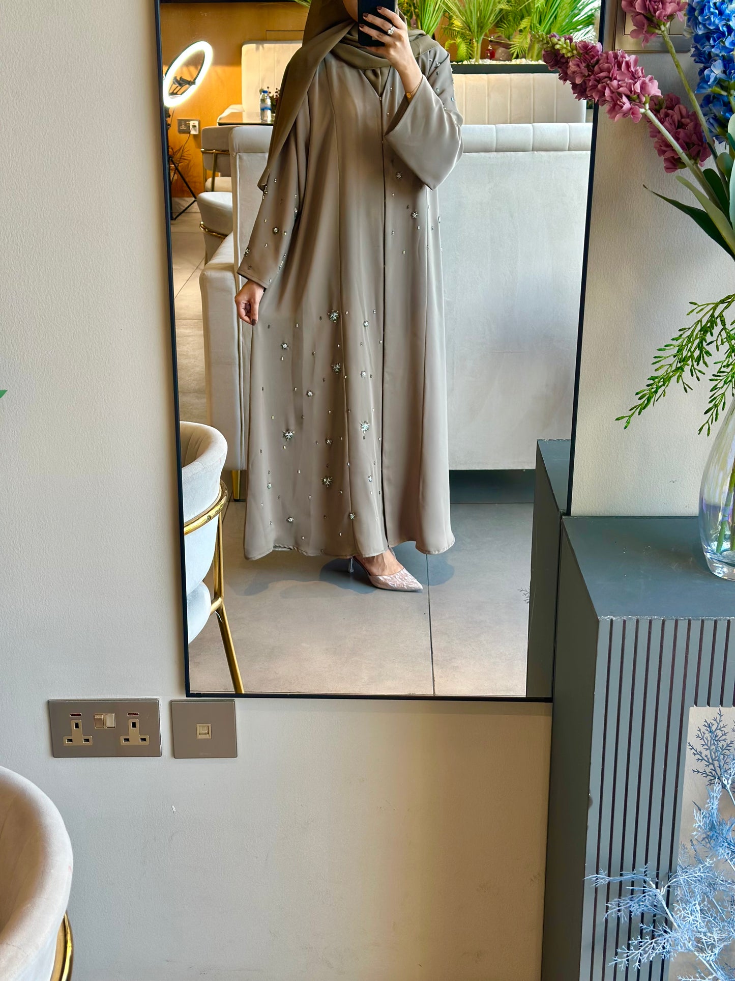 Graceful Full-Length Abaya – Contemporary Style for Women