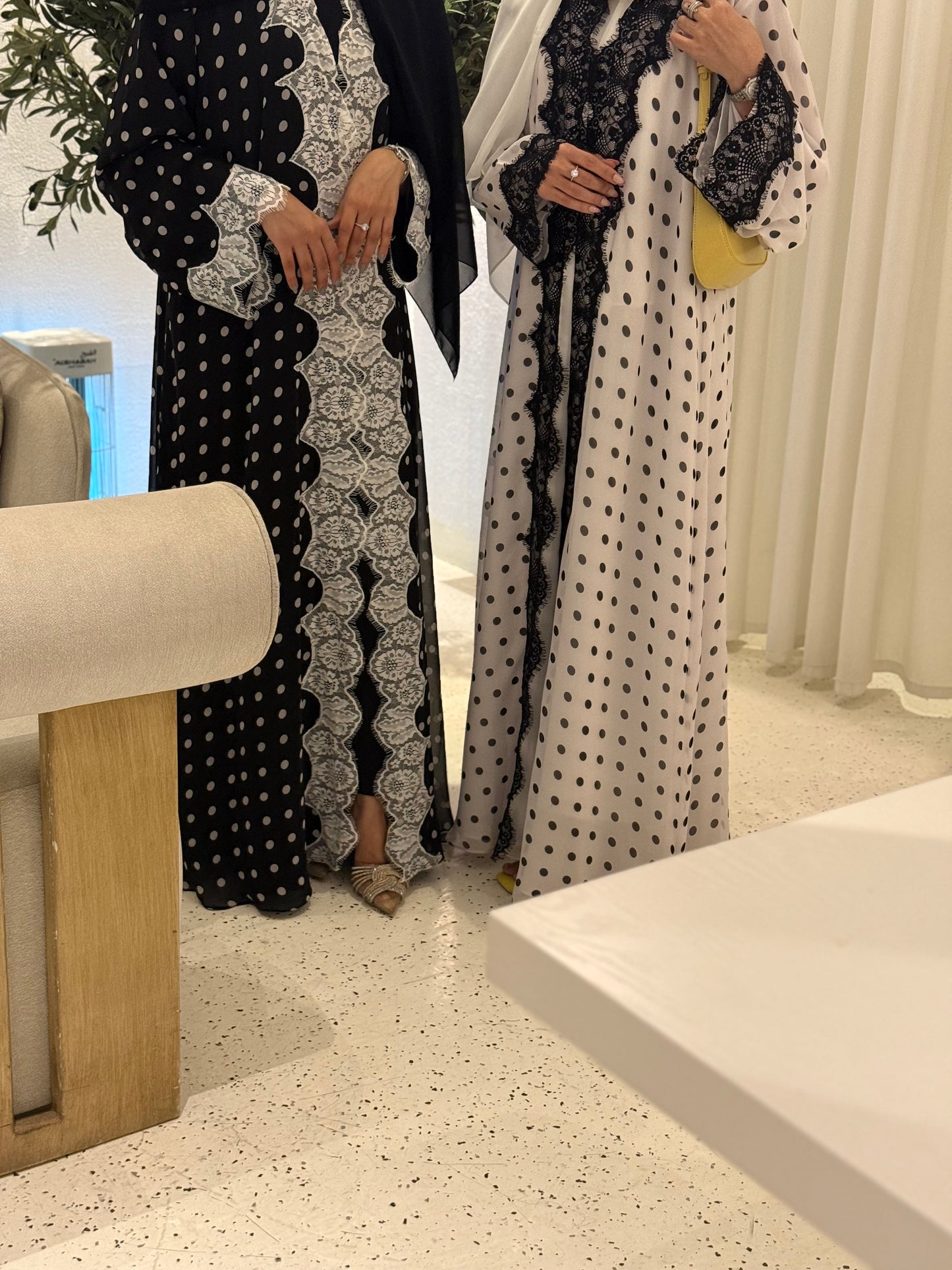 Polka-dot Chiffon black /White abaya
