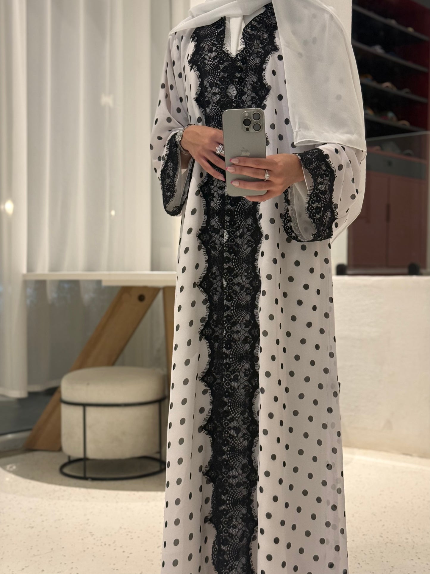 Polka-dot Chiffon black /White abaya