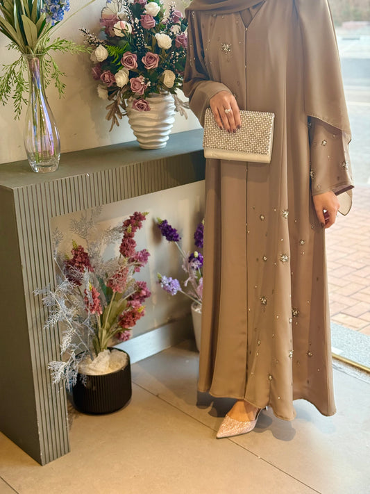 Graceful Full-Length Abaya – Contemporary Style for Women
