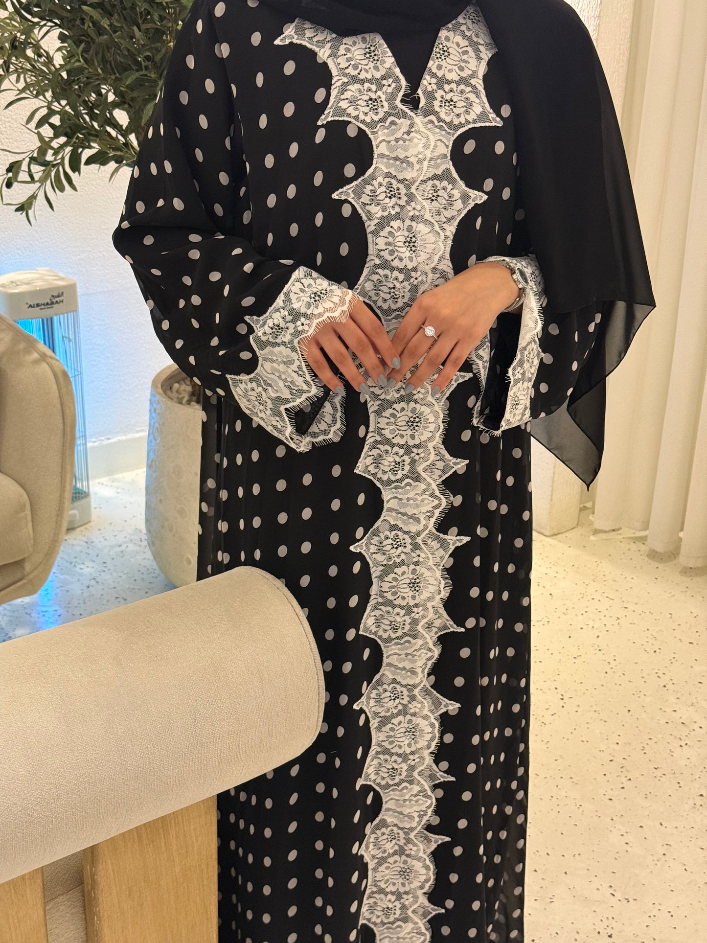 Polka-dot Chiffon black /White abaya