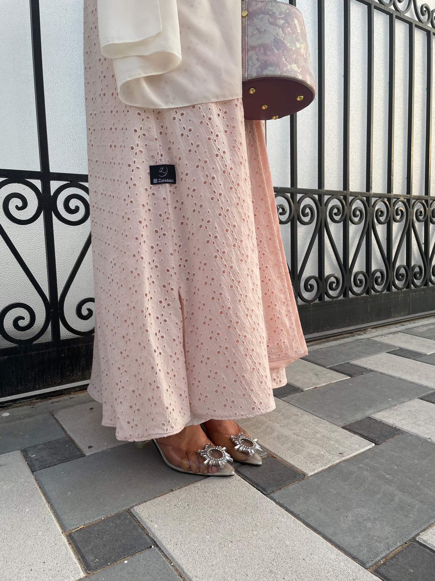 Abaya linen with embroidery