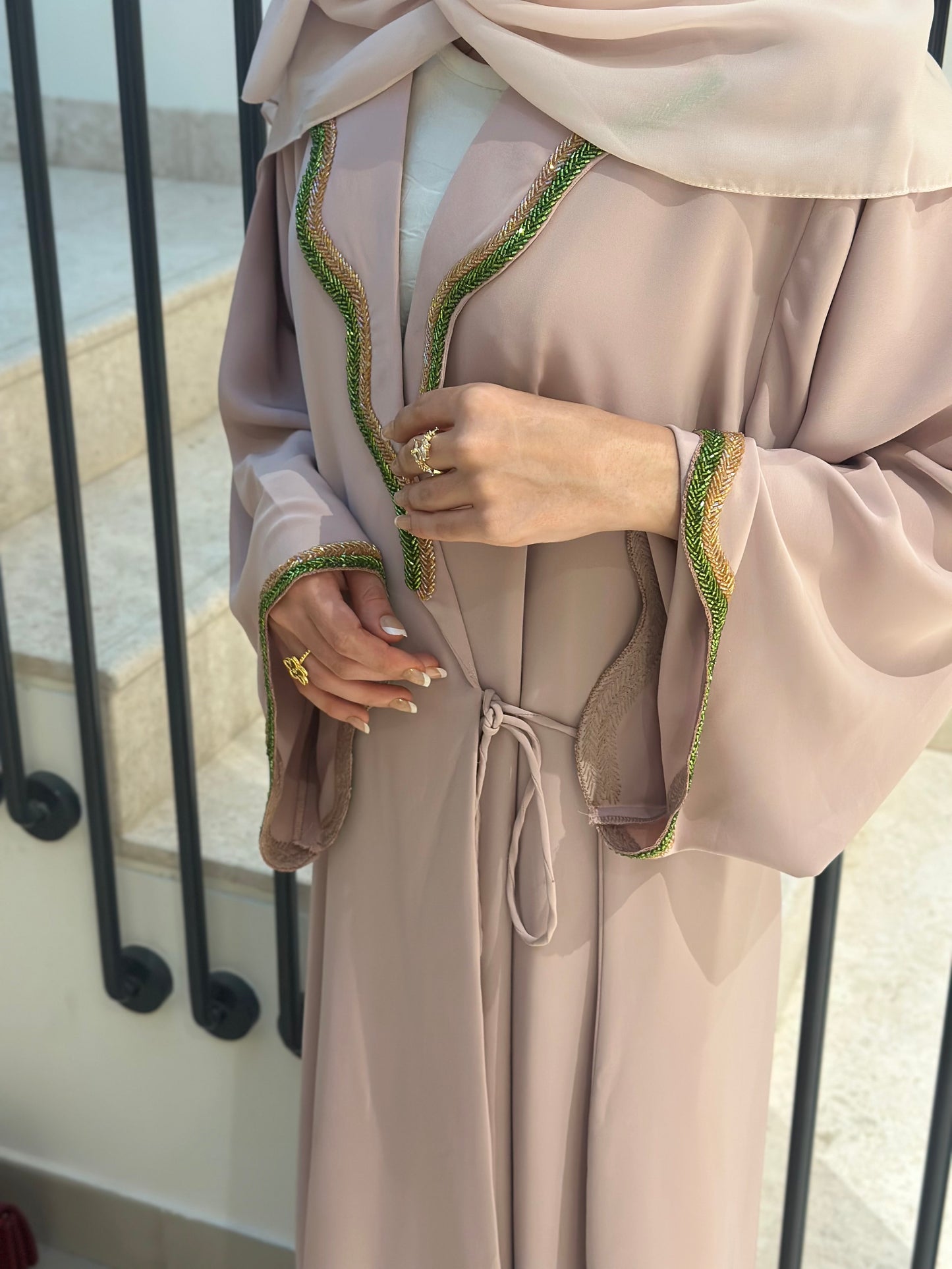 Refined Modest Abaya – Everyday Wear with Structured Finish