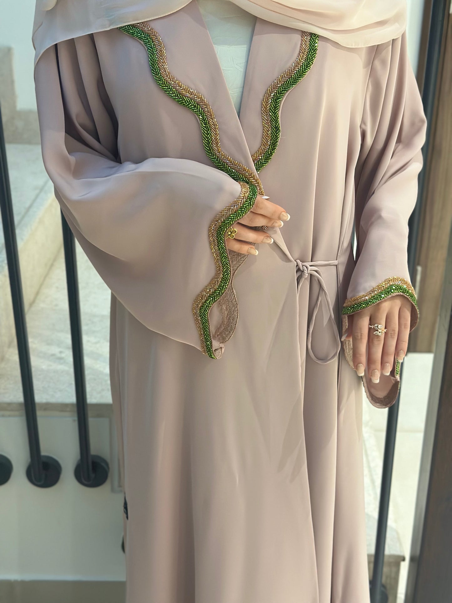 Refined Modest Abaya – Everyday Wear with Structured Finish