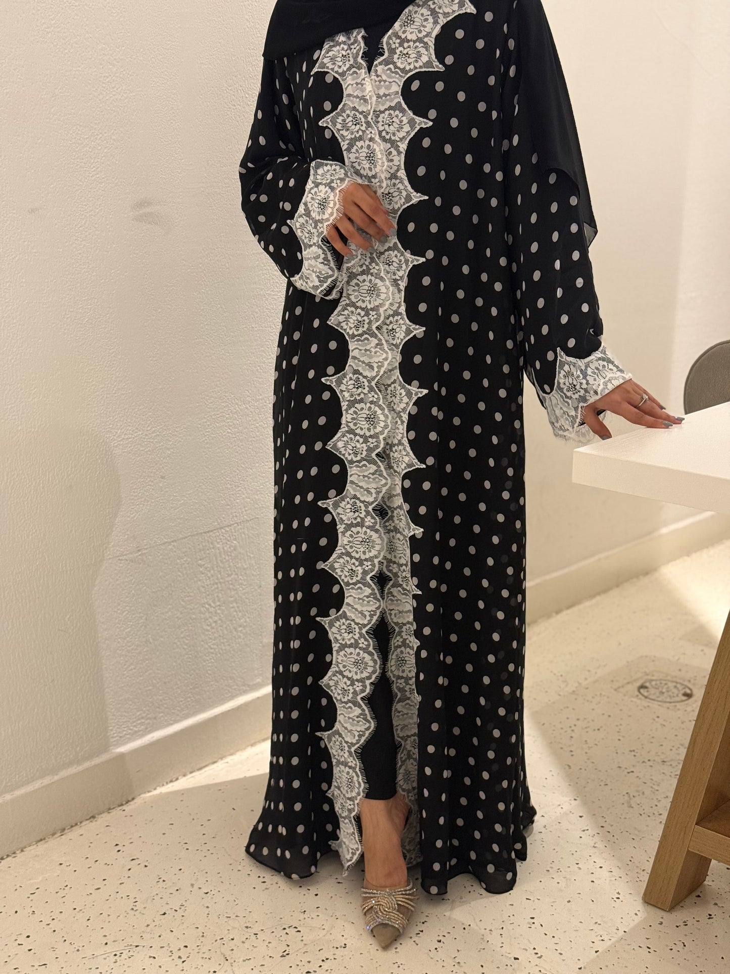 Polka-dot Chiffon black /White abaya
