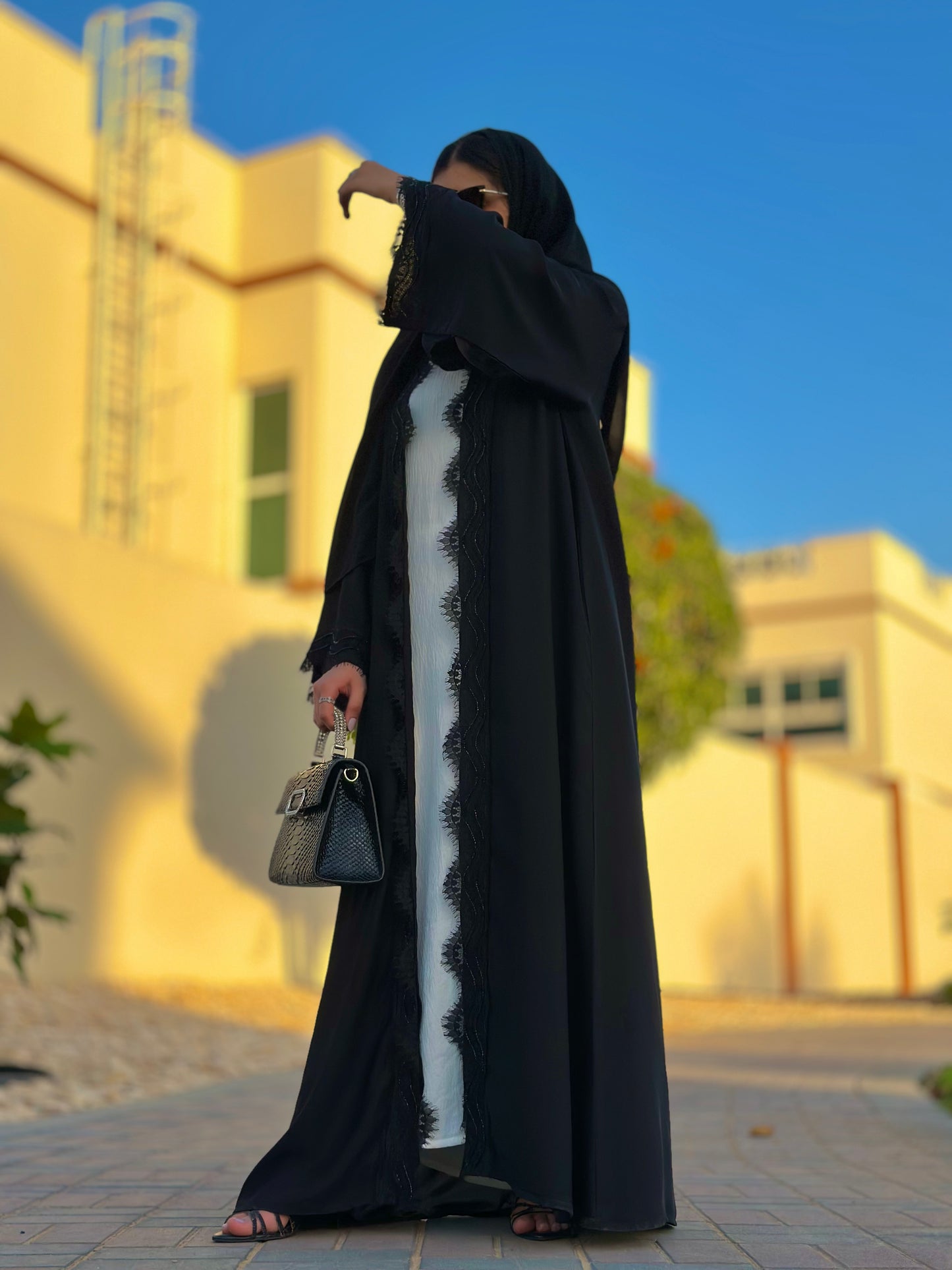 Abaya dantel ( Lace ) with handwork design, Z131