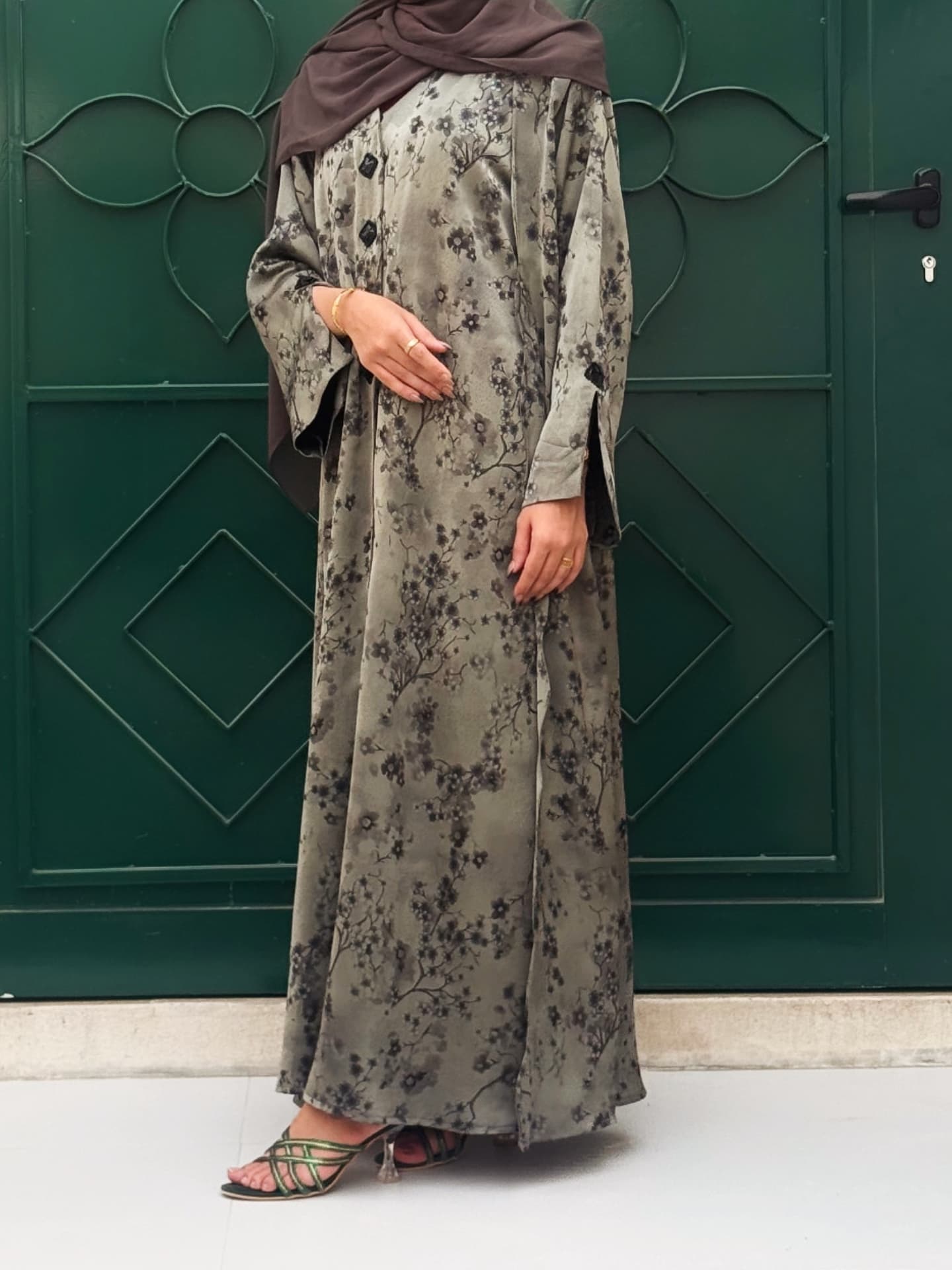 Modern & Elegant Abaya–  Loved in UAE